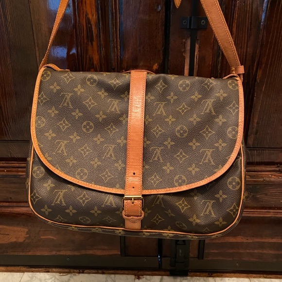 Authentic Louis Vuitton Saumur 2 sided crossbody. - Picture 2 of 14